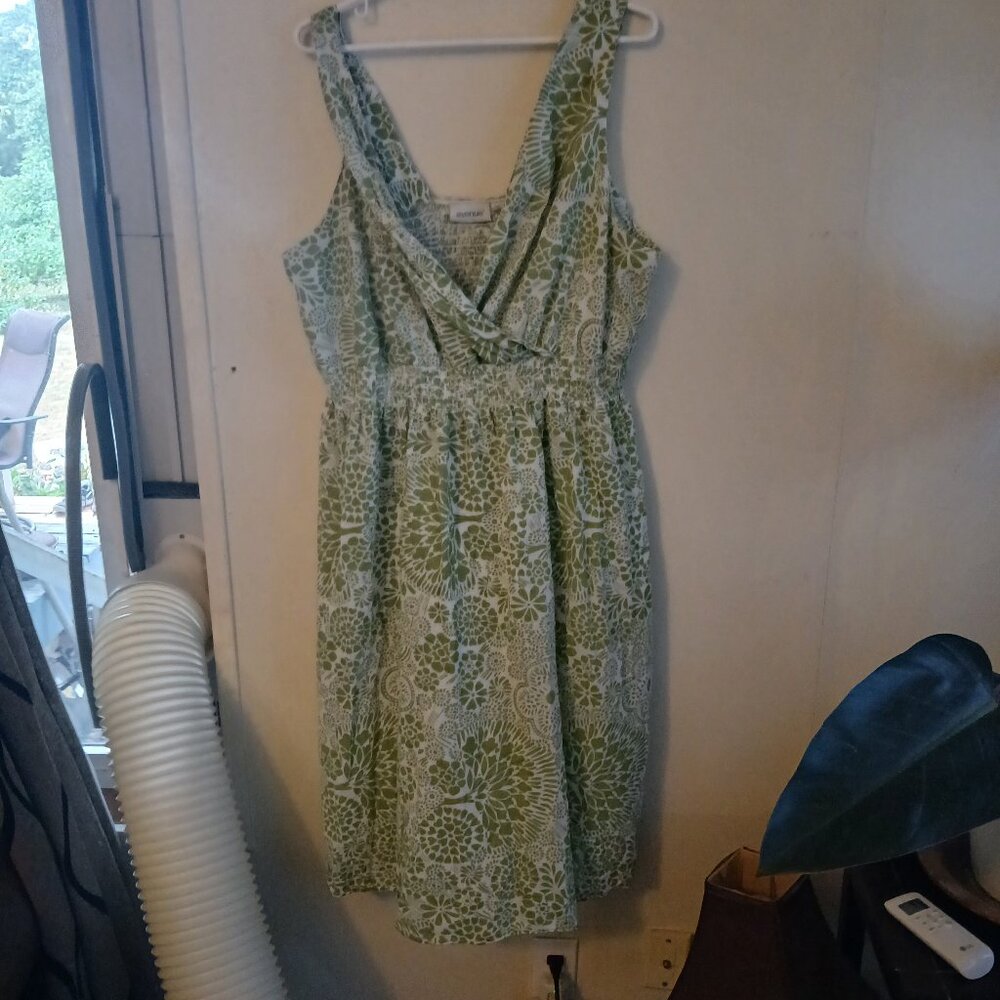 Avenue Women's knee length green and white summer dress Size 22/24